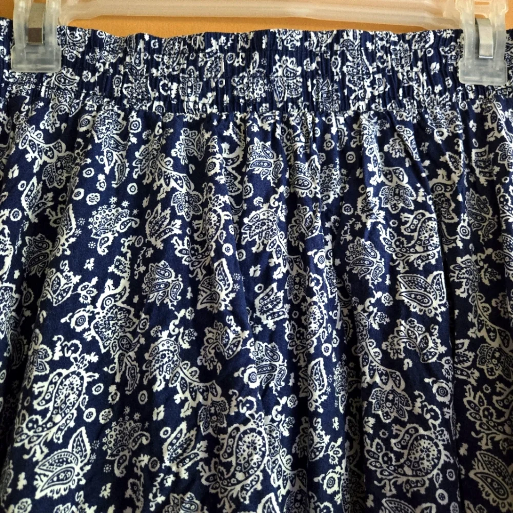 Shoreline Paisley Skirt, size L/XL.